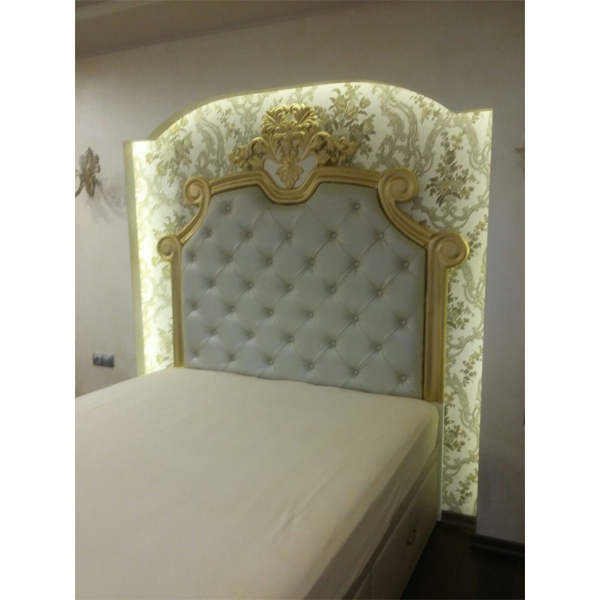  Спалня с дърворезба