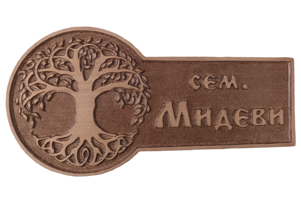 Дърворезбована табела с цветя