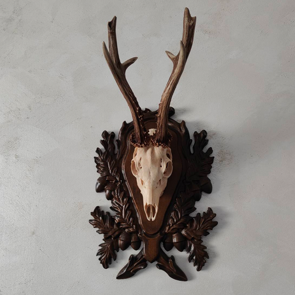 Wood-carved Holder for hunting trophy - Model  1